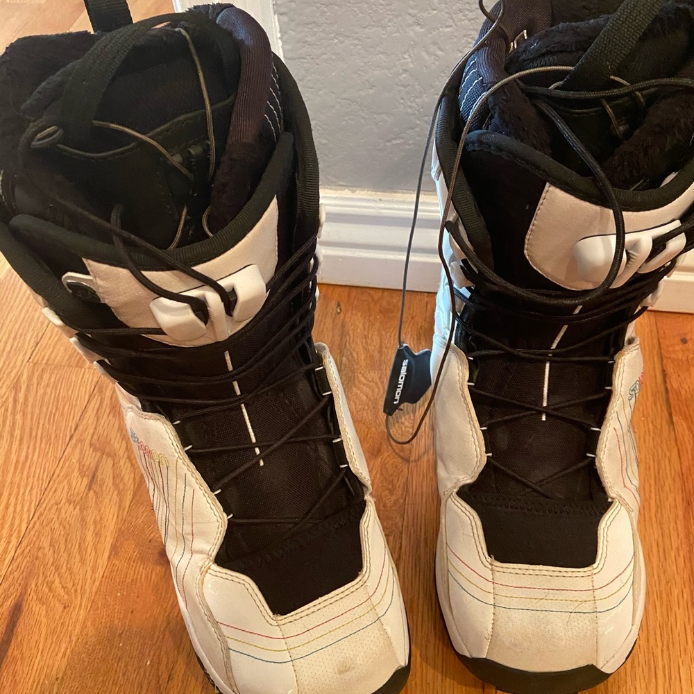 Gently worn Salomon snowboard boots size 8